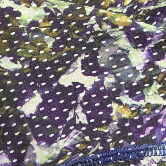 Lululemon Tracker Shorts III | Size 6 - Picture 3 of 9